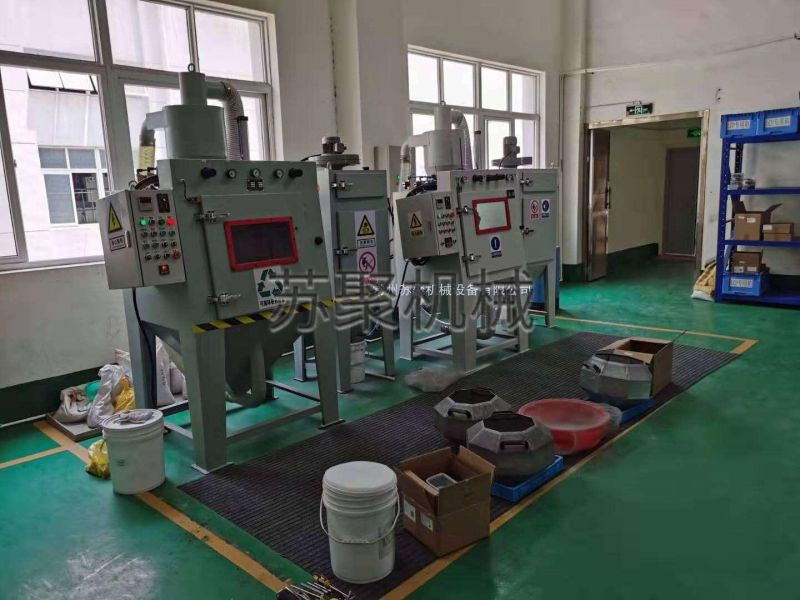 兩臺自動滾筒噴砂機(jī)客戶使用現(xiàn)場